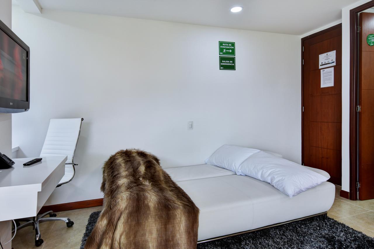 Blux Apartamentos Medellin Bagian luar foto